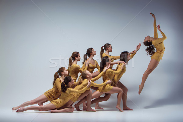 7121093_stock-photo-the-group-of-modern-ballet-dancers